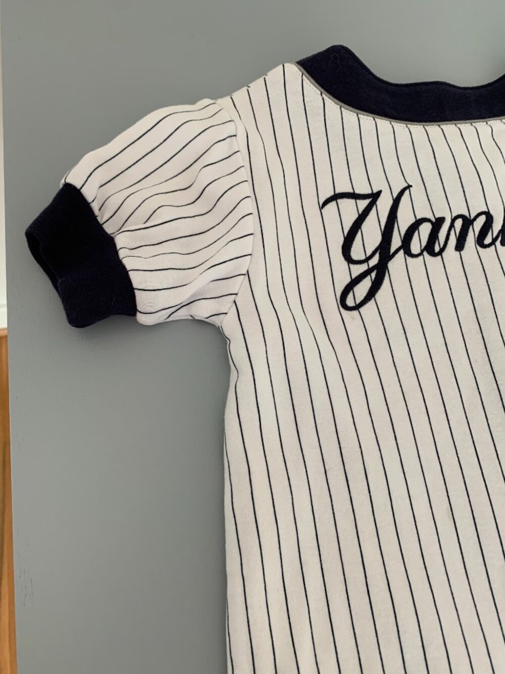 NWT NY Yankees Onesie 24 Months Official Merchandise - Picture 8 of 11